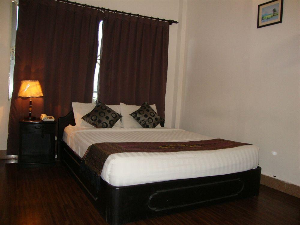 Diamond Palace Hotel Phnom Penh Exterior photo