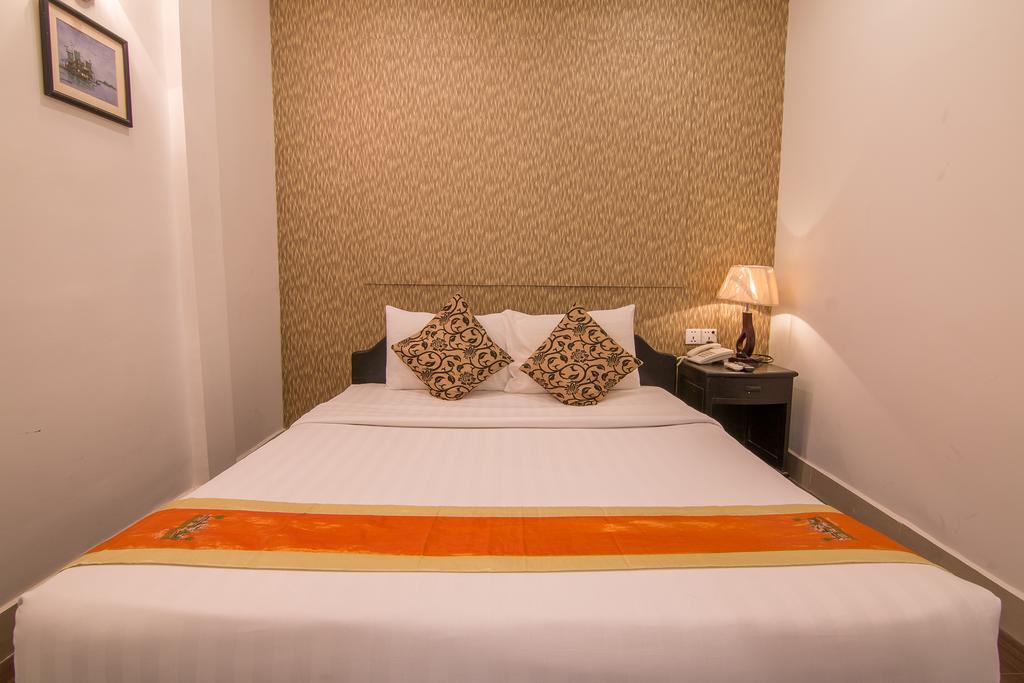 Diamond Palace Hotel Phnom Penh Exterior photo